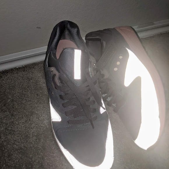 sneakers - Picture 3 of 3